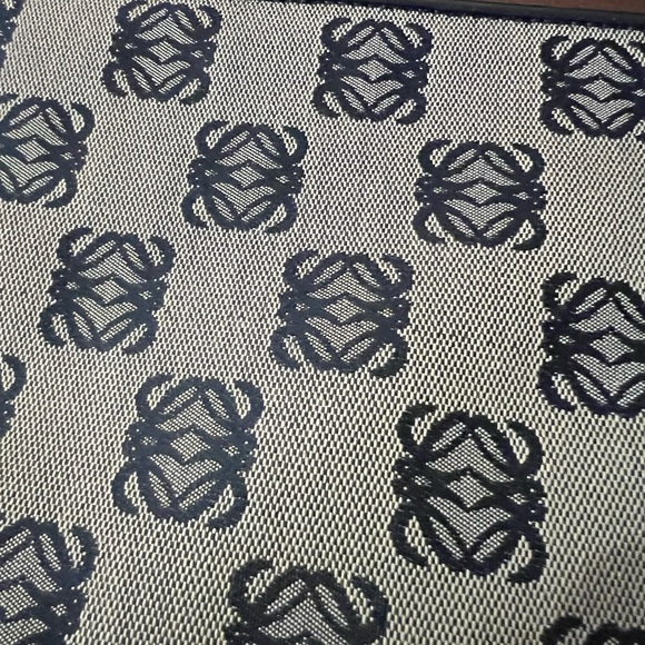 Loewe Anagram Pochette - Picture 2 of 10